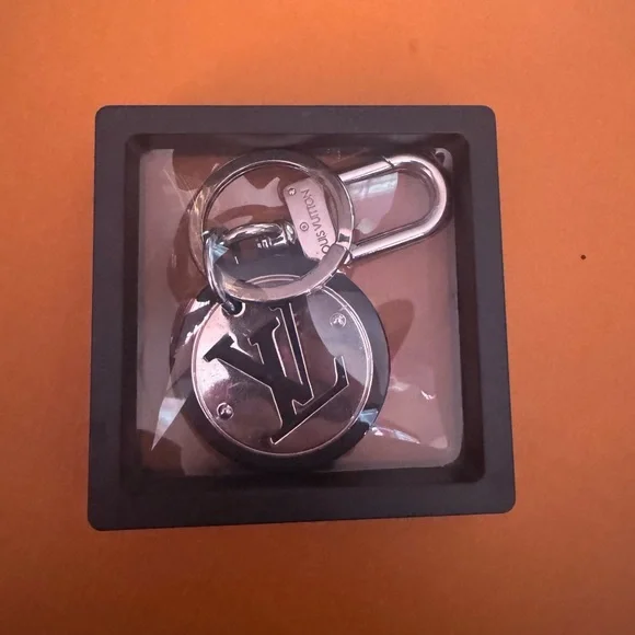 14 entries only to win this pristine LV Besace Mary Kate - Picture 8 of 14